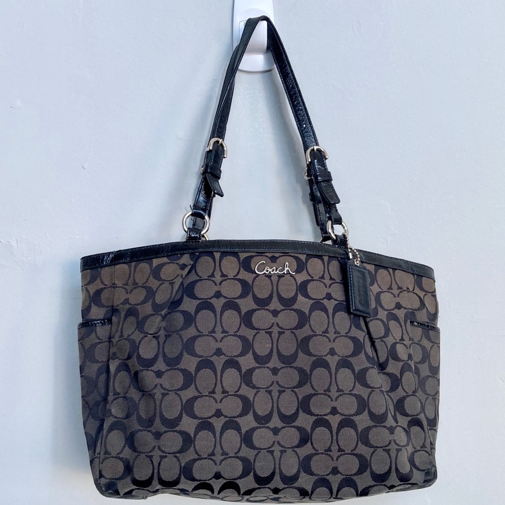 COACH | Black signature shoulder bag